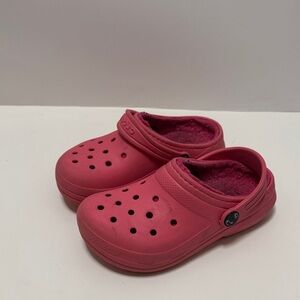 CROCS Kids Fuzzy Lined Pink Slippers